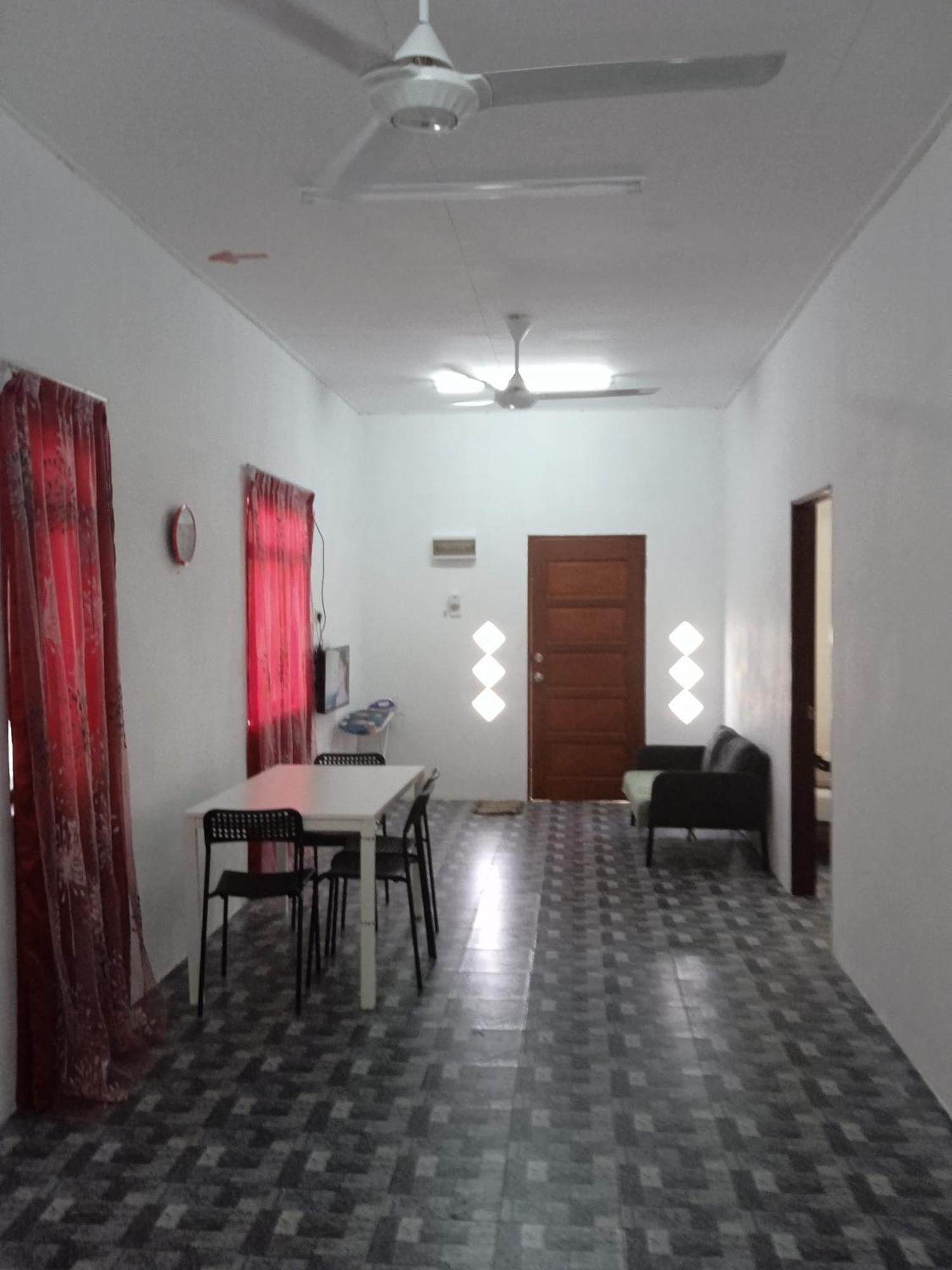 Homestay Idaman B B With 2 Room Aircond 2 Quen Bed And Not Sharing Room -Privacy كُوالا تيرينغانو المظهر الخارجي الصورة