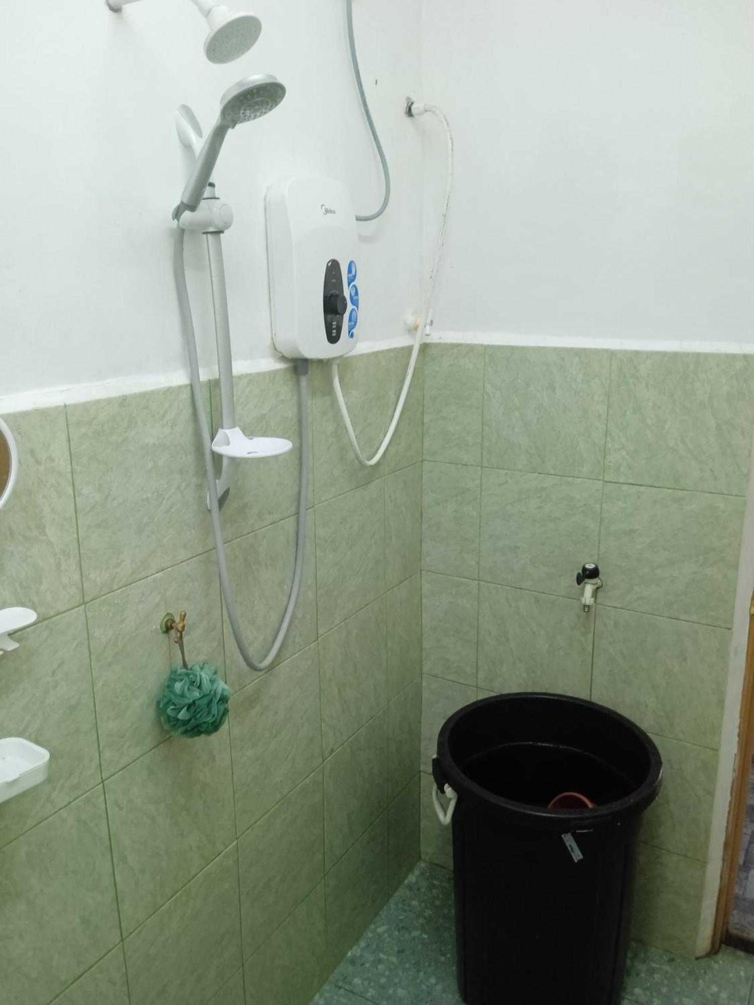 Homestay Idaman B B With 2 Room Aircond 2 Quen Bed And Not Sharing Room -Privacy كُوالا تيرينغانو المظهر الخارجي الصورة