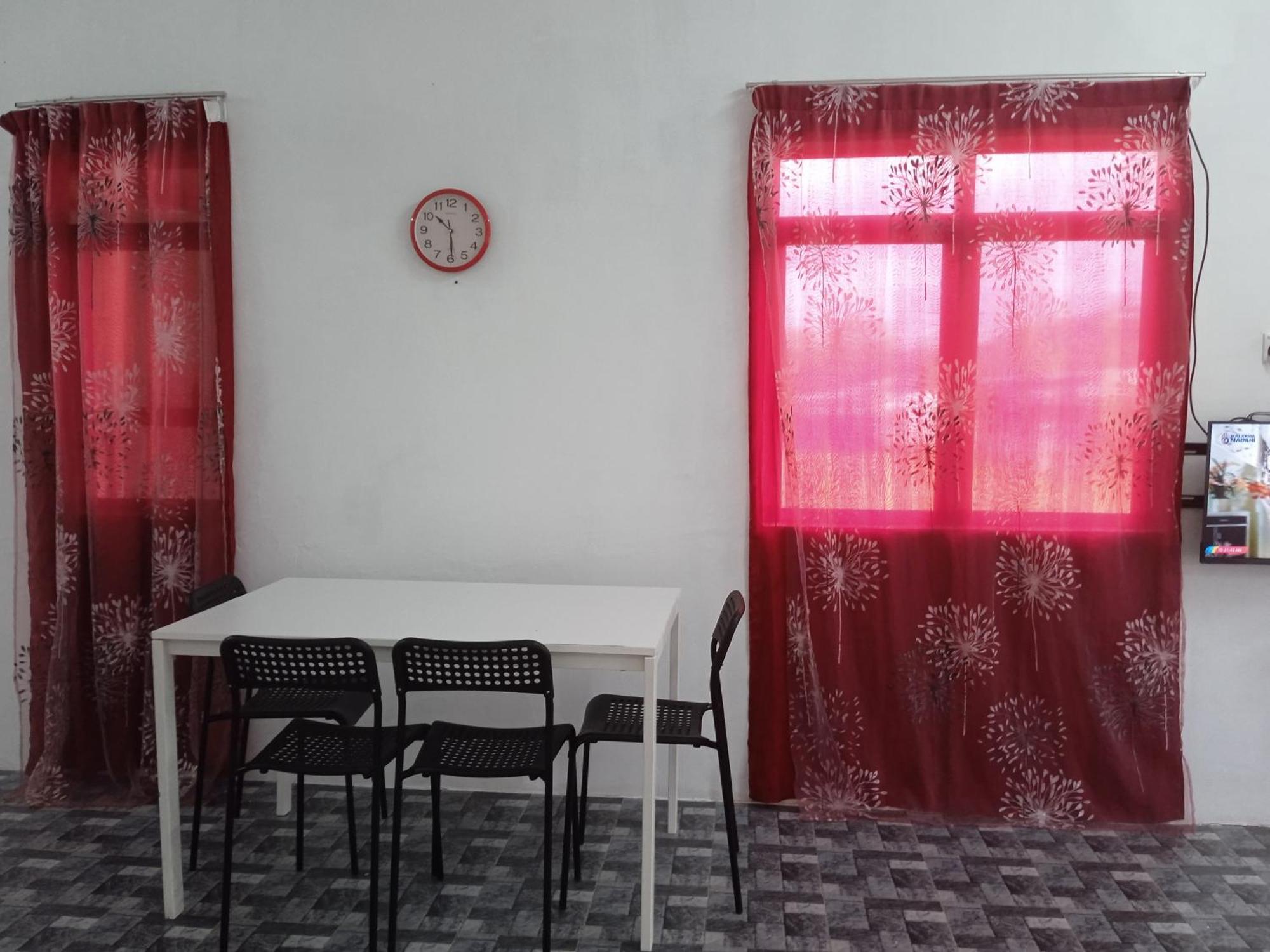 Homestay Idaman B B With 2 Room Aircond 2 Quen Bed And Not Sharing Room -Privacy كُوالا تيرينغانو المظهر الخارجي الصورة